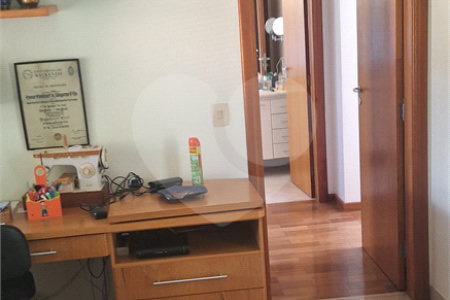 Casa à venda com 4 suítes no condomínio Osato, Atibaia - SP