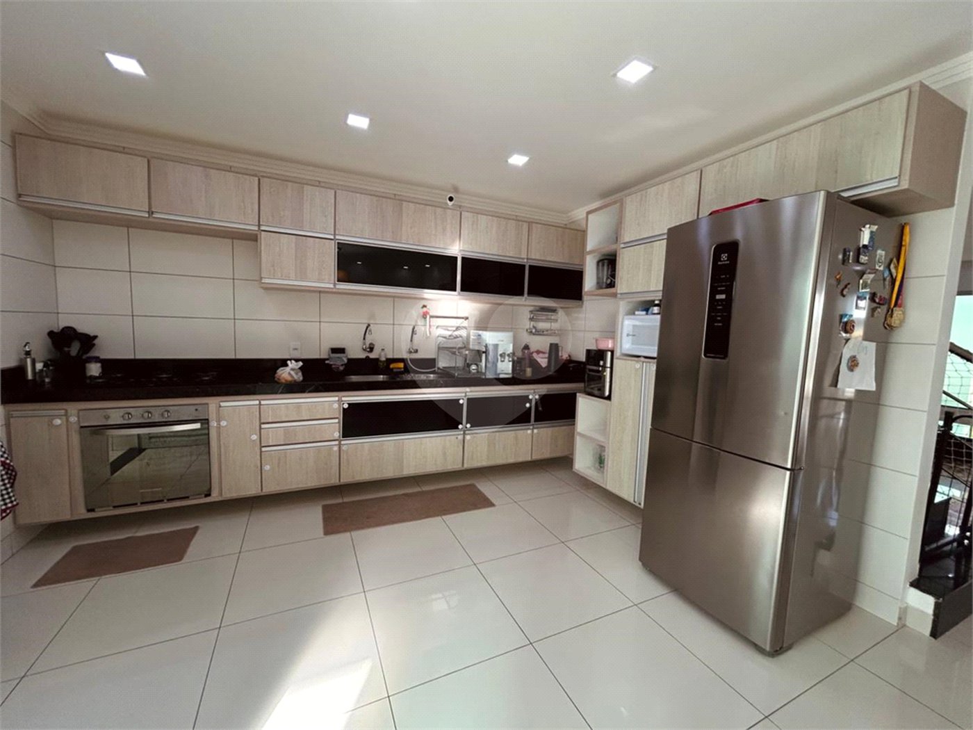 Duplex à venda com 1 quarto, sendo 3 suítes, em Taperapuan, Porto Seguro, BA