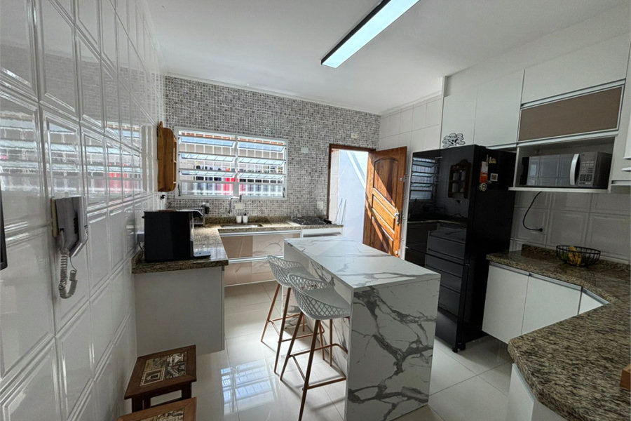 Casa à venda com 3 quartos, sendo 1 suíte, no condomínio Mira Estrela, São Paulo - SP