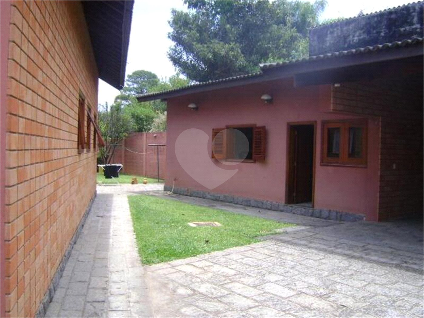 Casa à venda com 5 quartos, sendo 3 suítes, no condomínio Estância Marambaia, Vinhedo - SP