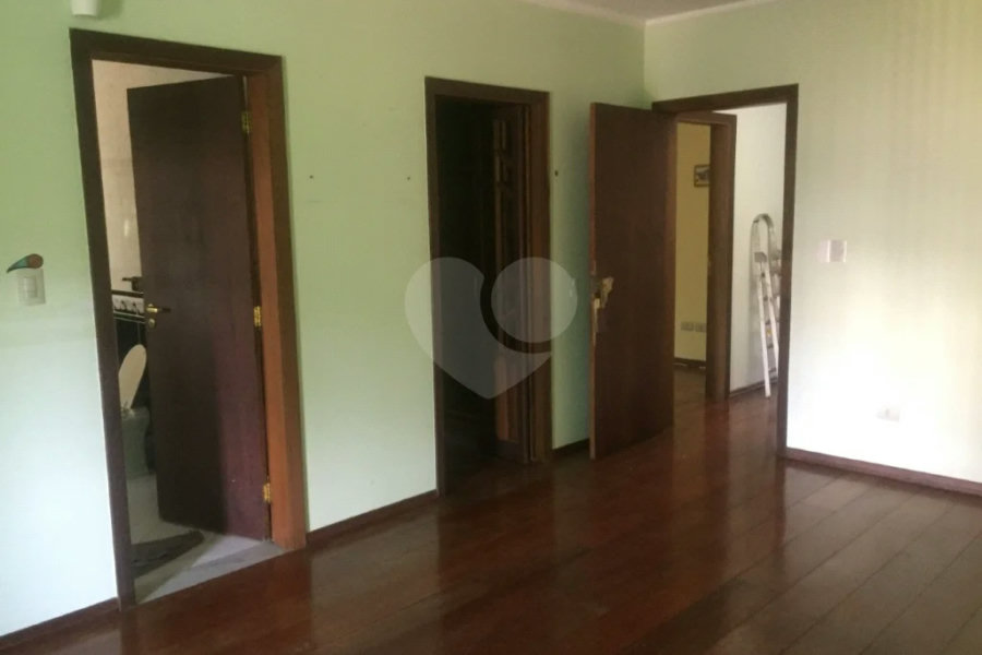 Sobrado à venda com 4 quartos, sendo 3 suítes, em Jardim Virginia Bianca, São Paulo, SP