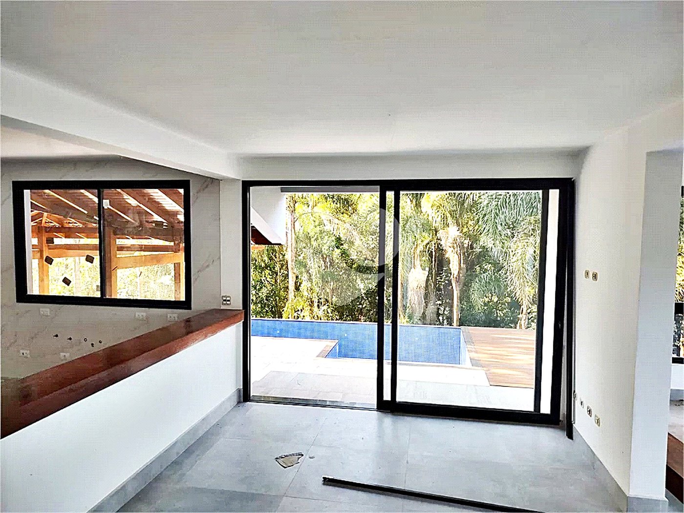 Casa à venda com 4 quartos, sendo 3 suítes, no condomínio Cantareira, Mairiporã - SP