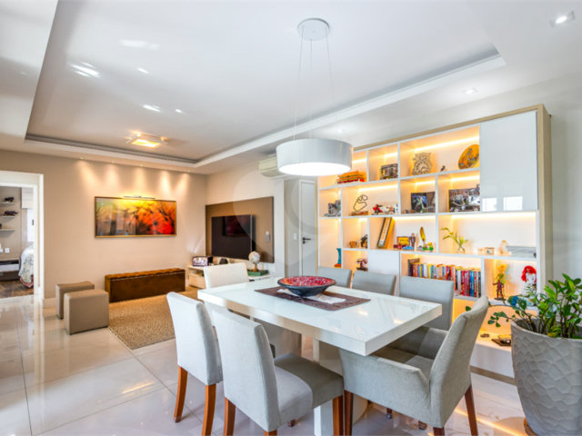 Apartamento à venda com 3 quartos, sendo 1 suíte,  em Chácara Santo Antônio, São Paulo, SP