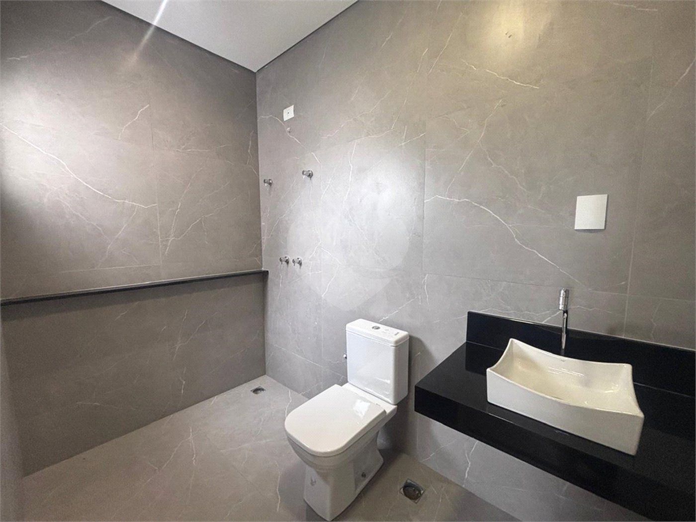 Casa à venda com 3 suítes no condomínio Campos do Conde I e II, Sorocaba - SP