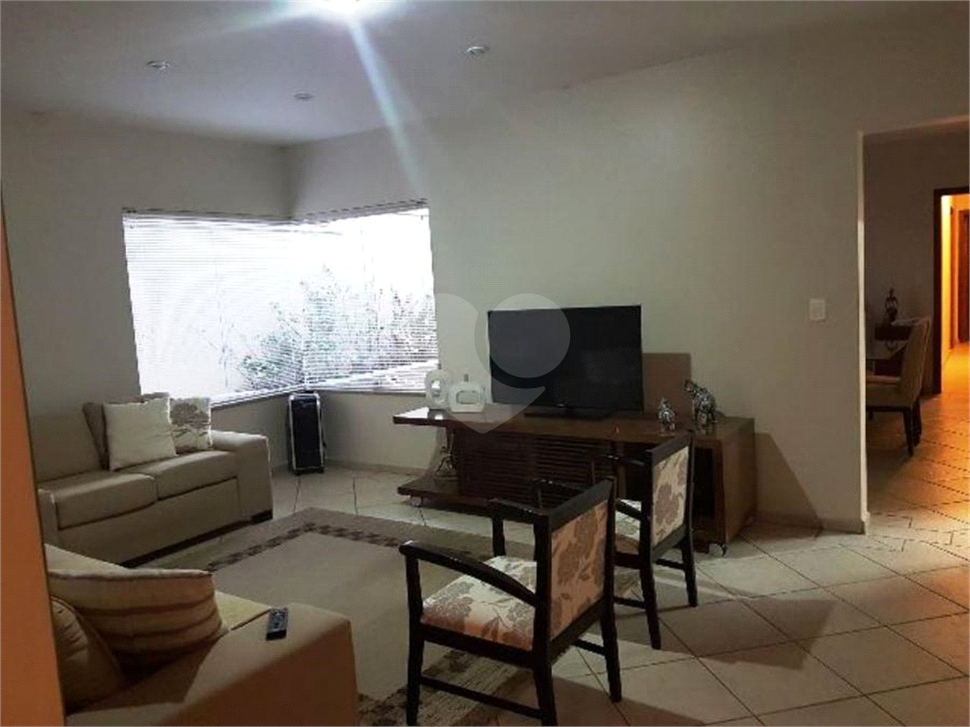 Casa à venda com 4 quartos, sendo 1 suíte, no condomínio Residencial Esplanada, Salto - SP