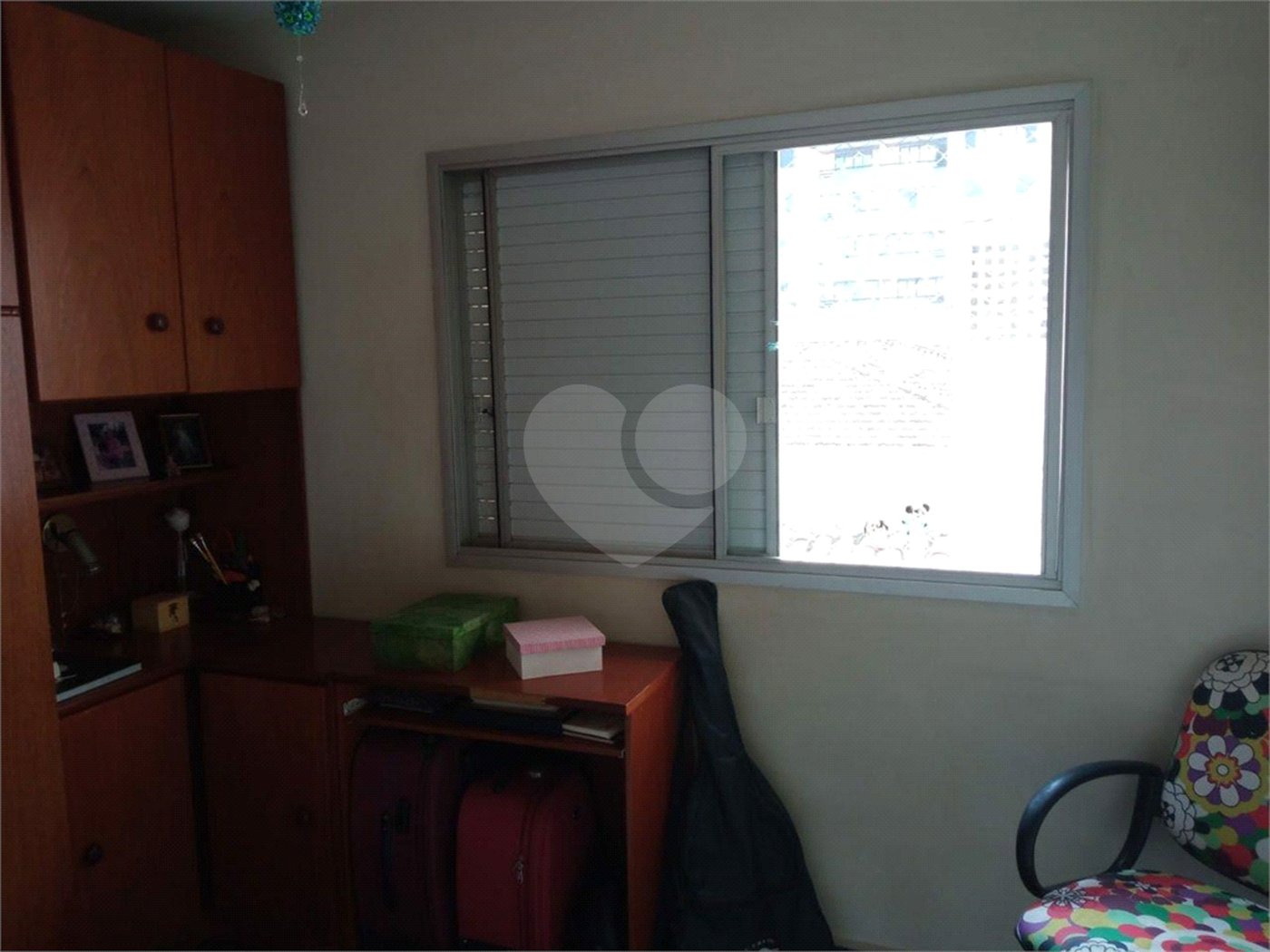 Lindo apartamento, muito bem conservado, com bom espaço interno.