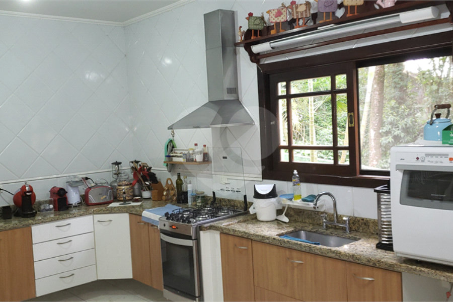 Casa à venda com 3 quartos, sendo 1 suíte, no condomínio Alpes da Cantareira, Mairiporã - SP