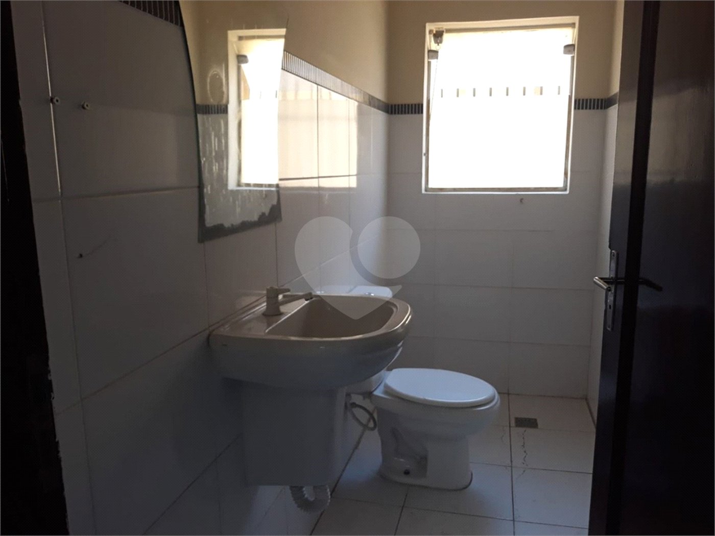Sobrado para alugar com 4 quartos no Centro, São Roque, SP