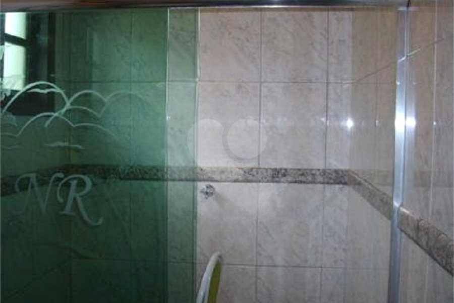 Sobrado à venda com 4 quartos, sendo 3 suítes, em Vila Irmãos Arnoni, São Paulo, SP