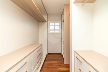 Casa à venda com 4 quartos, sendo 3 suítes, no condomínio Village Place, São Paulo - SP