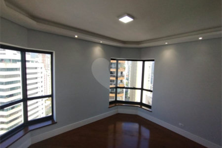 Apartamento à venda com 5 quartos, sendo 2 suítes, em Aclimação, São Paulo, SP