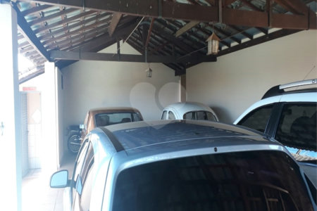 Sobrado com 3 dormitórios, sendo 2 suítes, uma delas master.