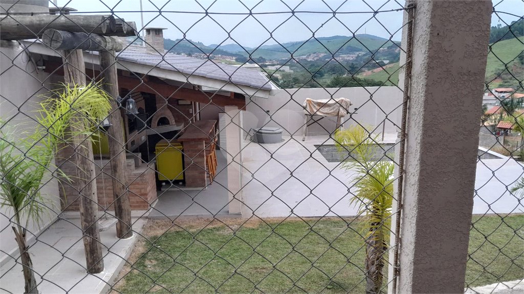 Chácara em Área Rural de Piracaia, com casa principal + 4 kitnets alugadas, excelente localização