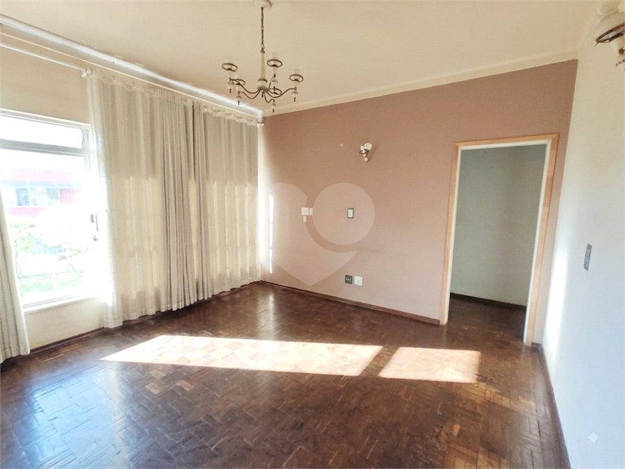 Casa Térrea Charmosa e Espaçosa na Vila Prado: Conforto, Praticidade e Próxima ao Centro!