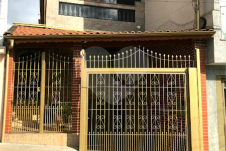 Sobrado com 234m², 3 dormitórios, sendo 1 suíte, 2 vagas, à venda na Vila Ema.