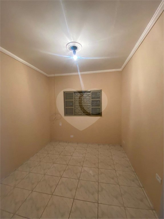 Casa Térrea com 3 dormitórios, sendo 2 suítes.