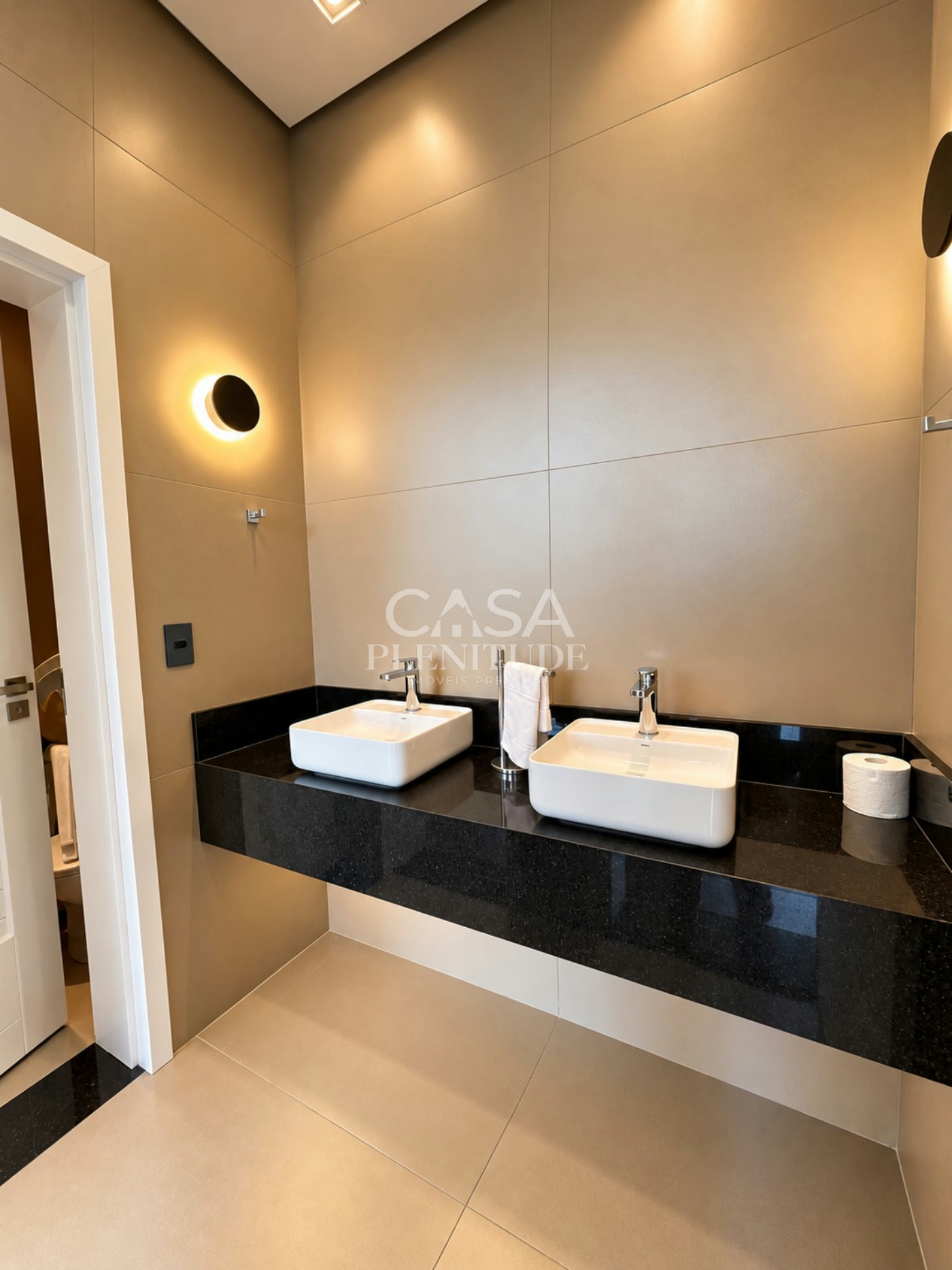 Casa nova no Saint Patrick com 926 m², 5 suítes, elevador e piscina aquecida, saúna em Sorocaba