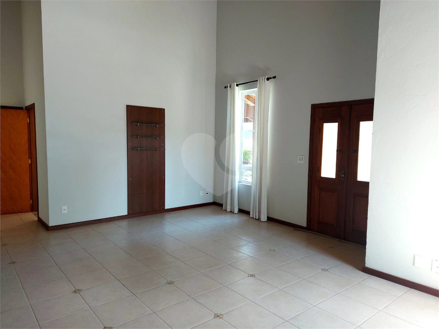 Casa charmosa e elegante localizada no deslumbrante Condomínio Villagio Capriccio Louveira SP