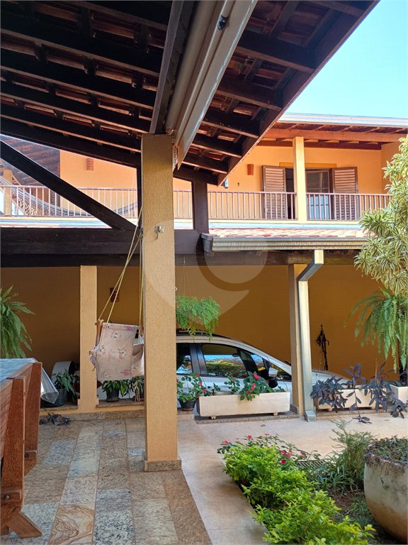 Sobrado com 3 quartos à venda com área gourmet completa e 5 vagas de garagem – Santa Marta - São Carlos/SP