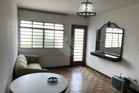 Sobrado á venda em Moema de 280m² com 3 vagas 3 dormitórios e 5 banheiros