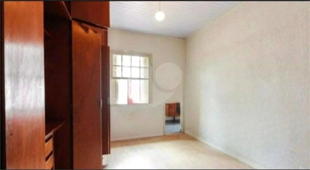 Sobrado à venda na Mooca de 212m² com 2 dormitórios, 1 suíte e 2 vagas.