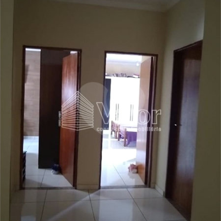 Casa Térrea com 3 dormitórios, sendo 1 suíte.