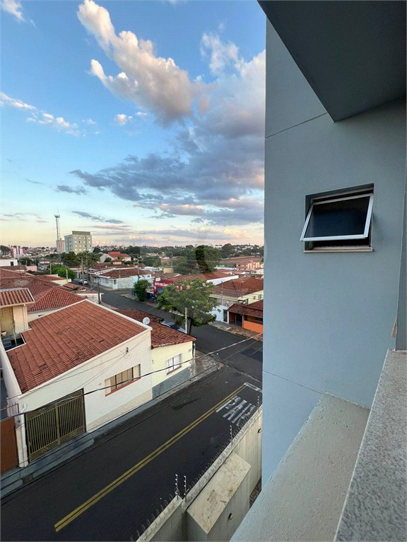 Apartamento no Condomínio Residencial Clarice.
