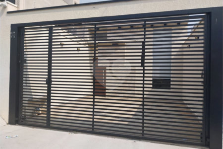 Casa com dois dormitorios uma suite e duas vagas de garagem no Jd Residencial Veneza bairro em constante crescimento