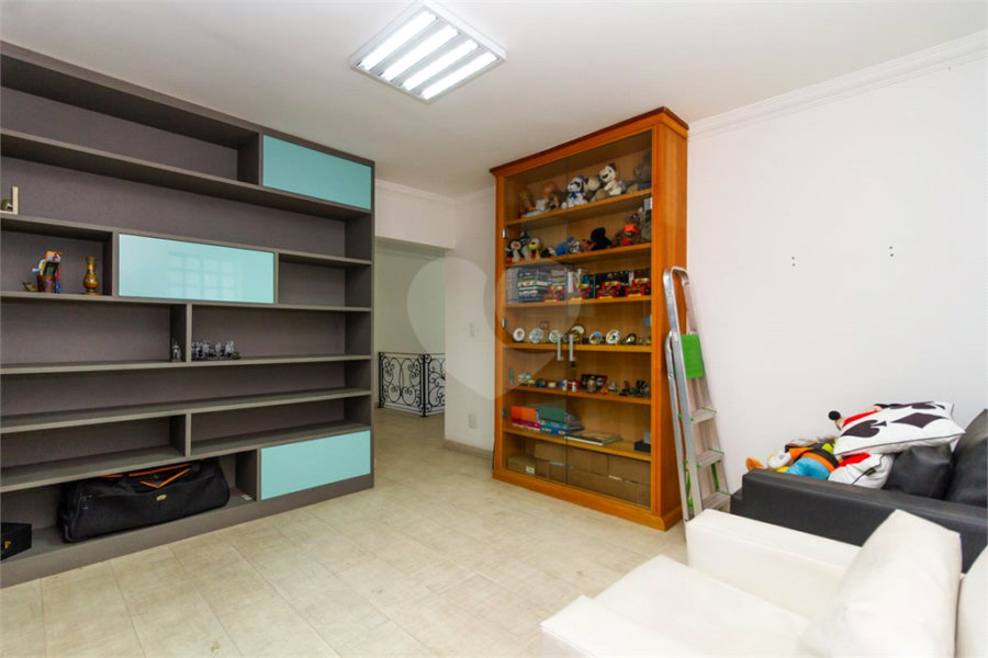 Casa Sobrado à venda com 342 m², 3 dormitórios, sendo 2 suítes, 4 vagas na Vila Mariana - São Paulo.