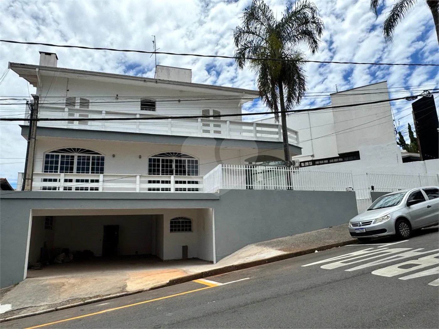 Sobrado Residencial e Comercial em Área Nobre de Piracicaba, para venda e locação.