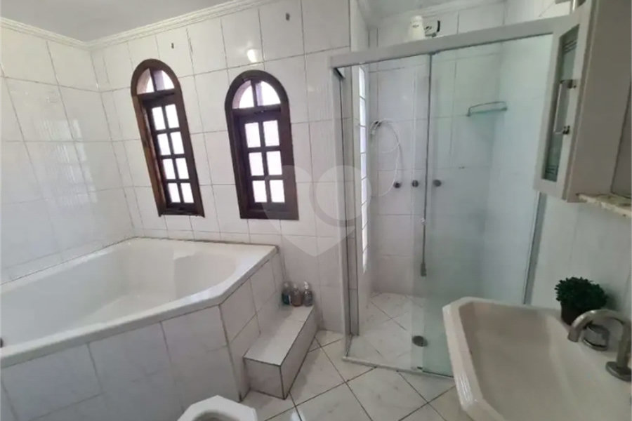 Sobrado com 4 Quartos e 4 banheiros à Venda -337 m² por R$ 850.,000 -- Jardim Vivan,-Jaraguá, São Paulo - SP
