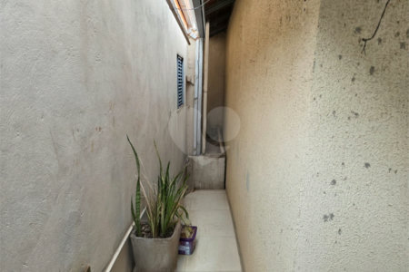Casa com edícula no Abdelnur.