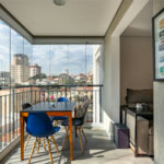 Apartamento a venda na Rua Gaspar Lourenço totalmente reformado - 2 quartos, varanda