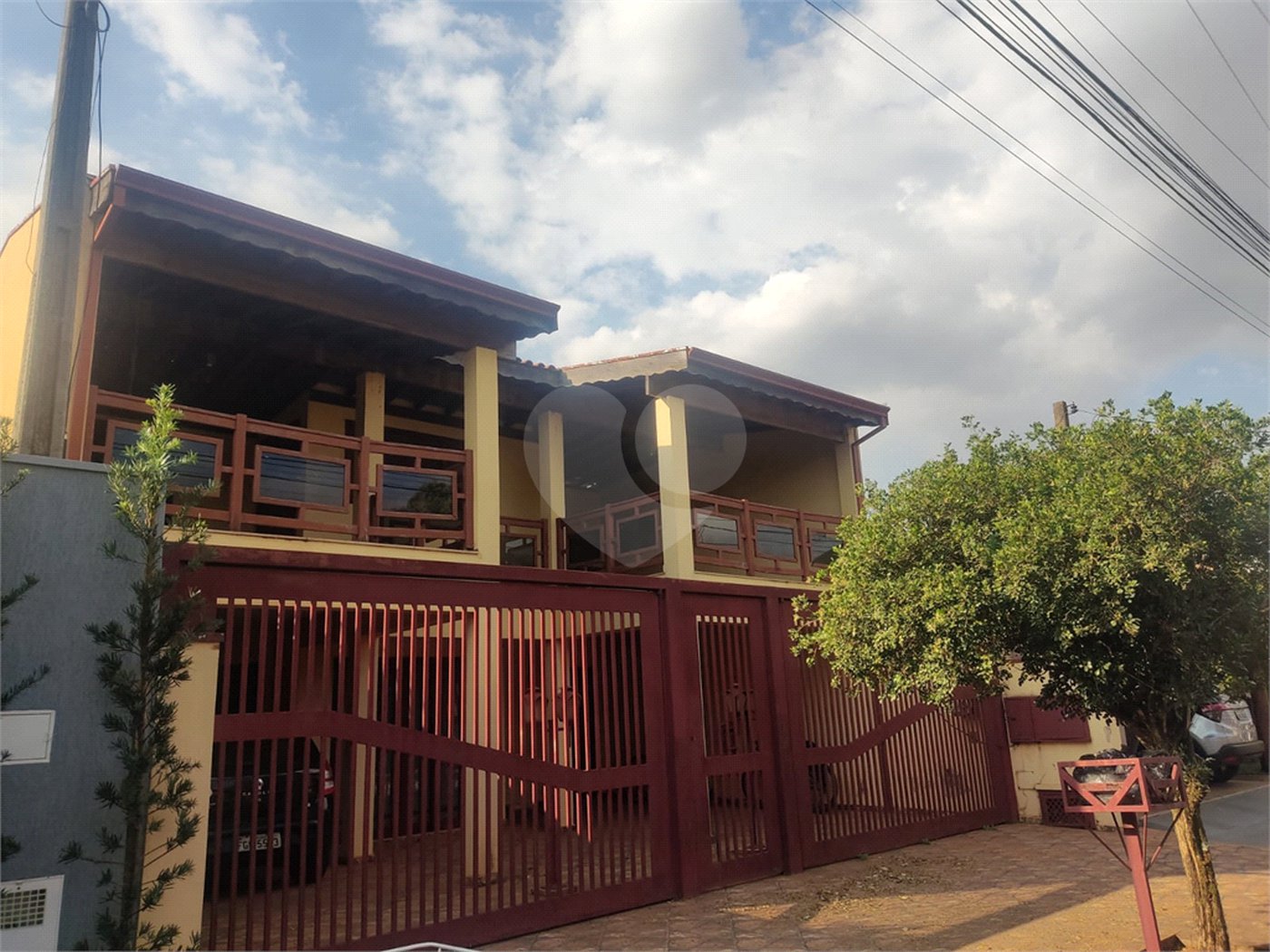 Sobrado espaçoso com 3 quartos,no Parque Fehr á Venda!