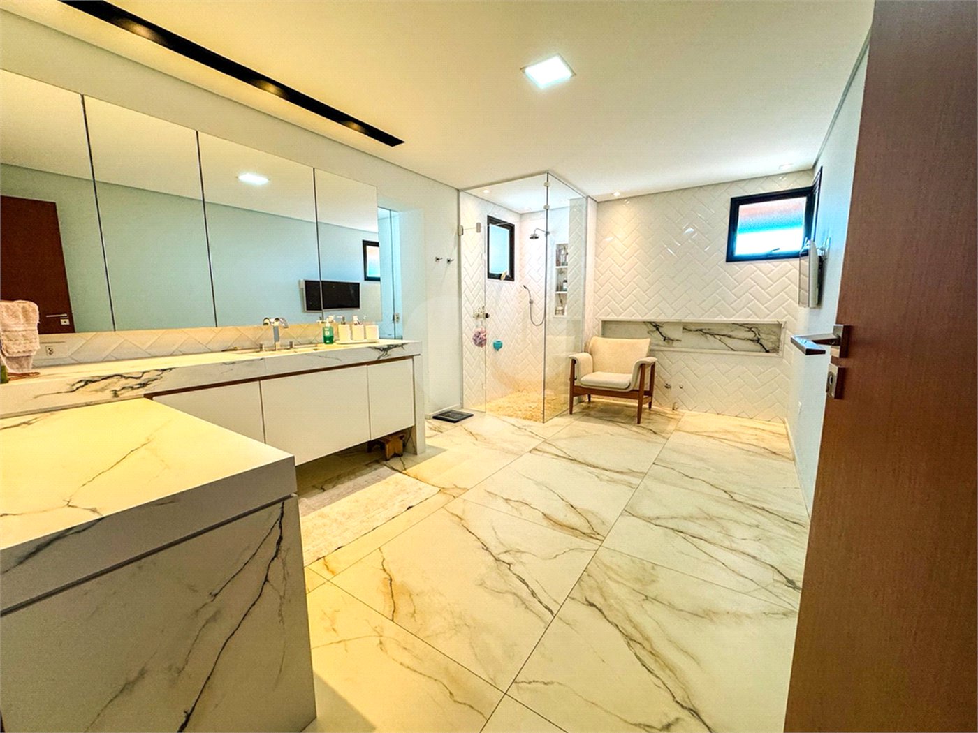 Apartamento à Venda no Centro de São Carlos - com 3 Suítes.