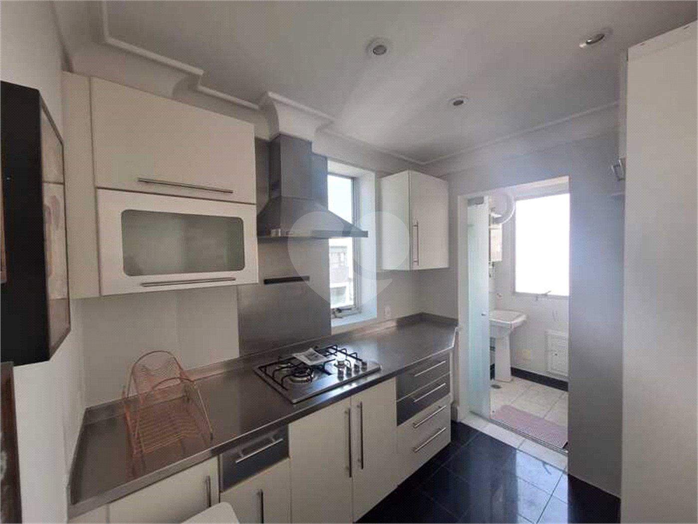 Apartamento para locação com 2 dormitórios, sendo 1 suíte com 02 vagas, totalmente climatizado nos 3 ambientes