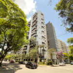 Cobertura com 04 Dormitórios, sendo 04 suítes com 05 vagas de garagem