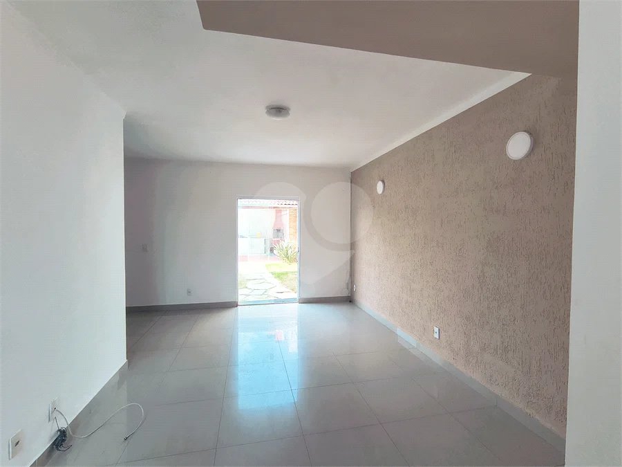 Casa com Suíte Master, Closet, Piscina e Espaço Gourmet Próxima ao Parque Ecológico- 03 quartos -com quintal
