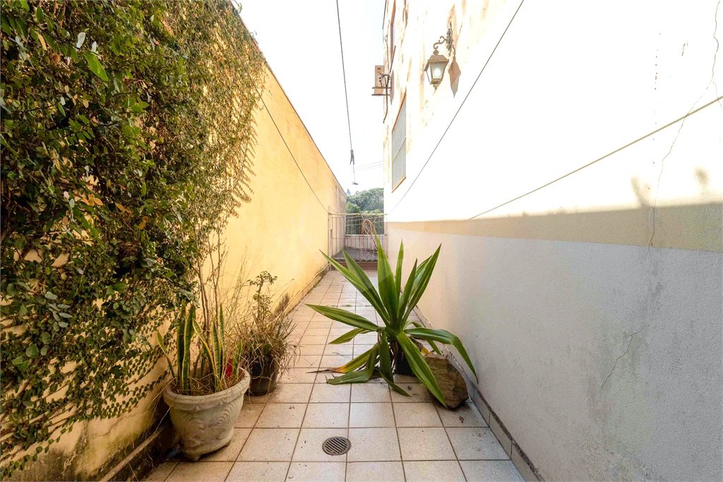 Casa a venda na Moóca 250m² três dormitórios sendo uma suíte duas vagas de garagem.
