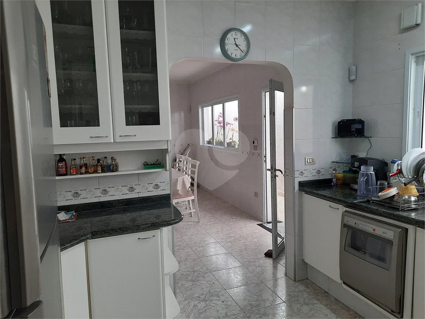 casa térrea na Vila Romana, 07 vagas de garagem, 4 quartos,, sendo 1 suíte amplo quintal.