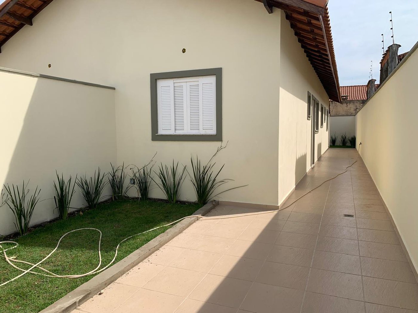Casa à venda com 2 quartos, sendo 1 suíte, em Nova Itanhaém, Itanhaém - SP