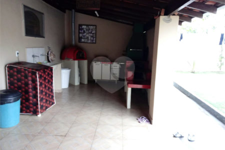 Chácara Balneário do 29 com piscina.