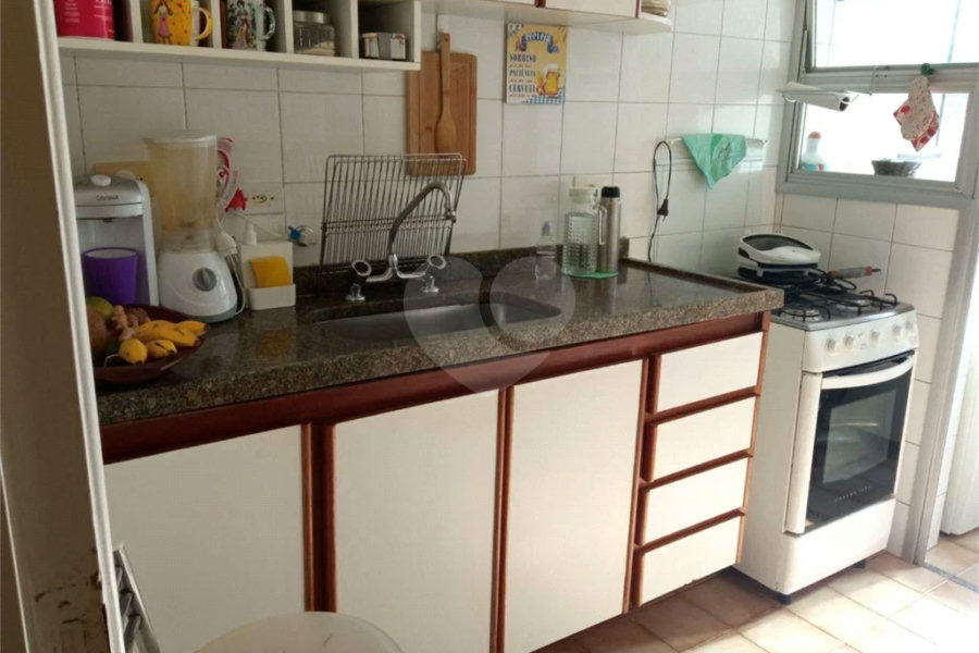 Lindo apartamento, muito bem conservado, com bom espaço interno.
