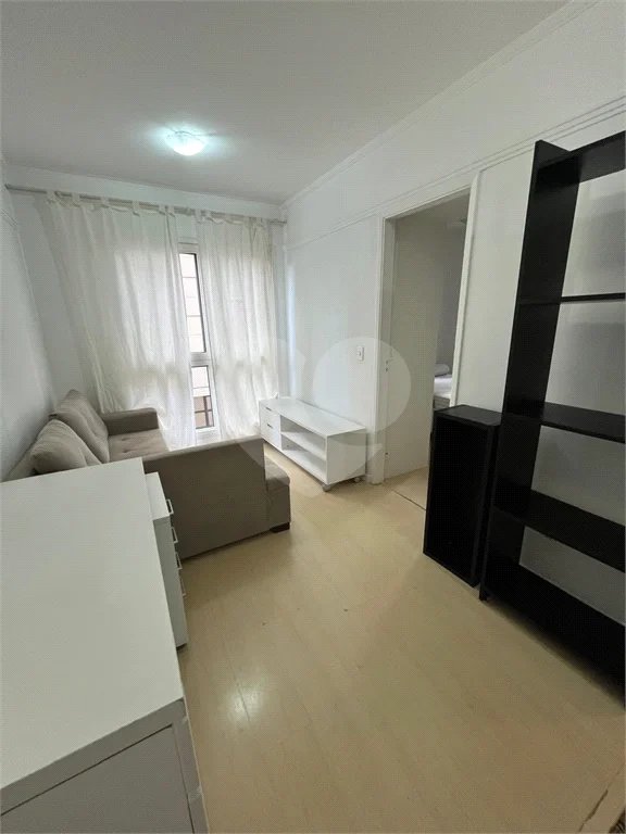 á venda Excelente Apto Mobiliado na Barra Funda - 1 Quarto e Sacada - Aceita Permuta