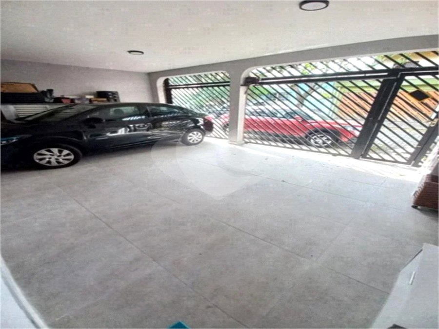 Casa de 85m2 com 3 dormitórios e 2 vagas de garagem localizado no Bosque da Saúde