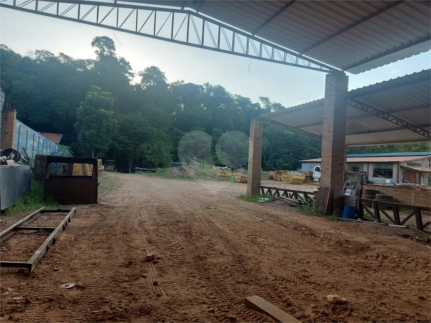 Locação de barracões para Armazenamento" área total de 6000mts - Bairro Abadia - Louveira SP