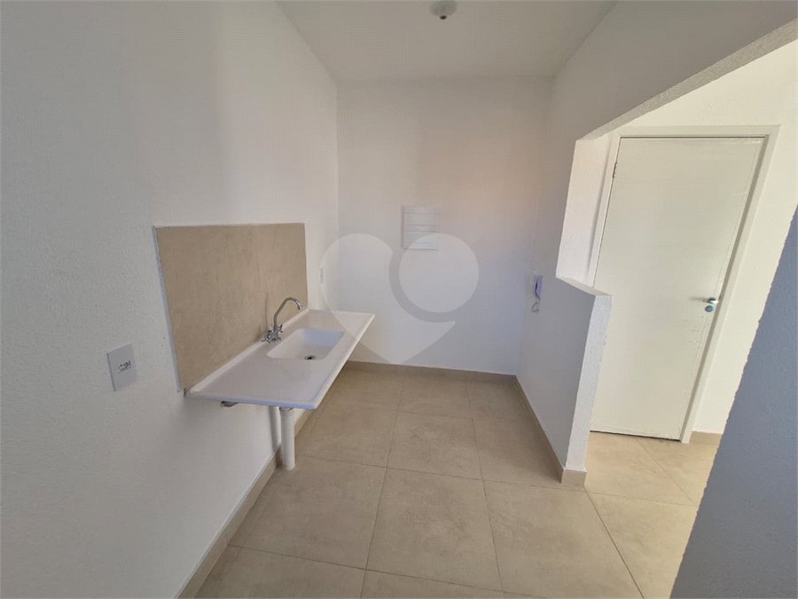 Indaiatuba - Sp - Vila Vic Florença - R$ 290.000,00 - Apartamento de 48m²,, no andar de cima, dois quartos, um banheiro, cozinha e sala, uma vaga de garagem. Condomínio fechado. Apartamento está do jeito que foi entregue . Area de lazer no condominio - Área do condomínio: Churrasqueira