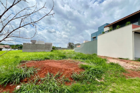 Lote à Venda – Condomínio Recanto do Sabiá