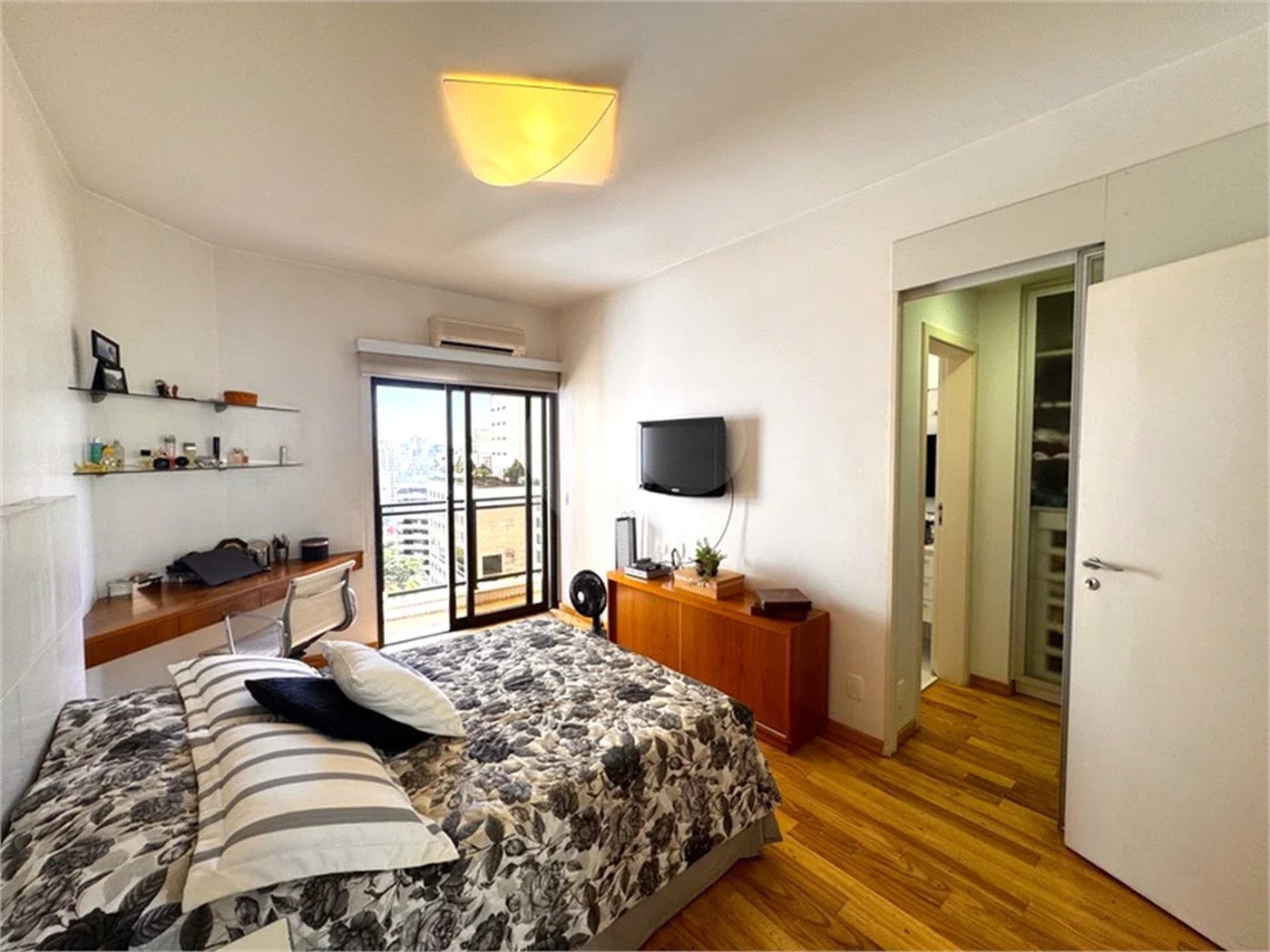 Higienópolis: Apartamento de 350 m2, 4 suítes, 5 vagas.