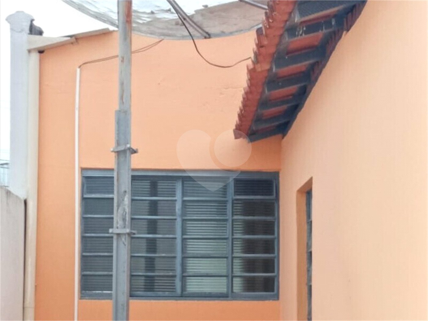Casa térrea e espaçosa no centro da cidade por apenas R$370.000,00!!! Vamos agendar uma visita?